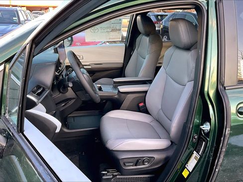 New 2026 Toyota Sienna XLE image 9