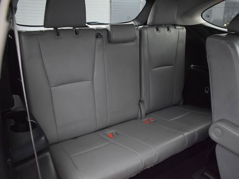 Used 2022 Toyota Highlander XLE image 12