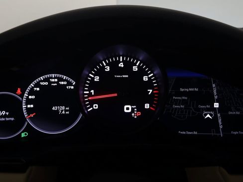 Used 2022 Porsche Cayenne Platinum Edition w/ Premium Package Plus image 17