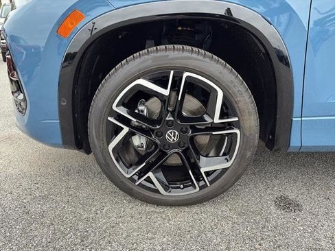 New 2026 Volkswagen Tiguan SEL R-Line AWD/4WD image 9