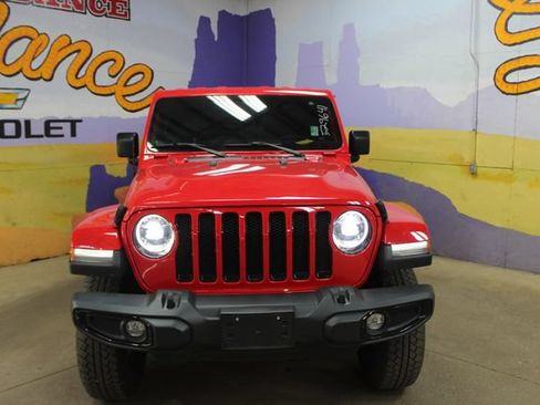 Used 2023 Jeep Wrangler Unlimited Sahara AWD/4WD image 3