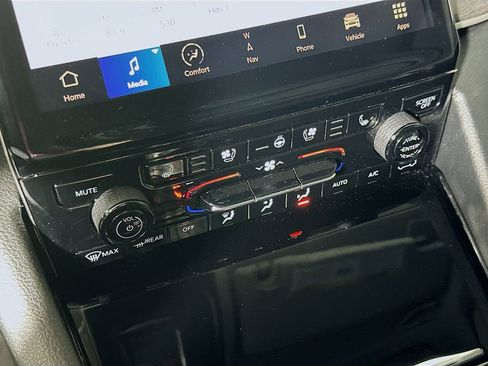 Used 2023 Jeep Grand Cherokee L Limited w/ Luxury Tech Group II image 28