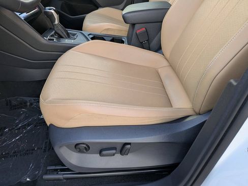 Used 2023 Volkswagen Tiguan SE FWD image 17