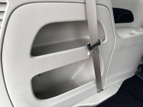 Used 2020 Chrysler Voyager L image 41