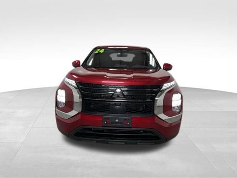 Used 2024 Mitsubishi Outlander ES FWD image 3