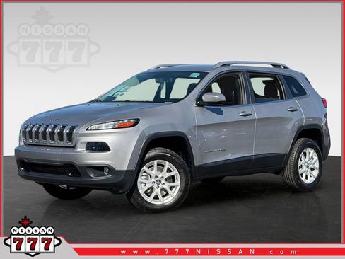 Used 2018 Jeep Cherokee Latitude Plus w/ Comfort/Convenience Group AWD/4WD image 1