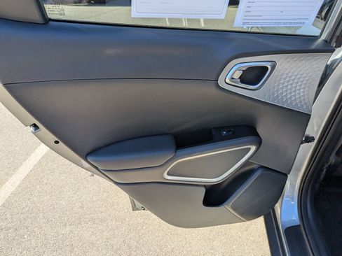 Used 2022 Kia Soul LX w/ Technology Package FWD image 29