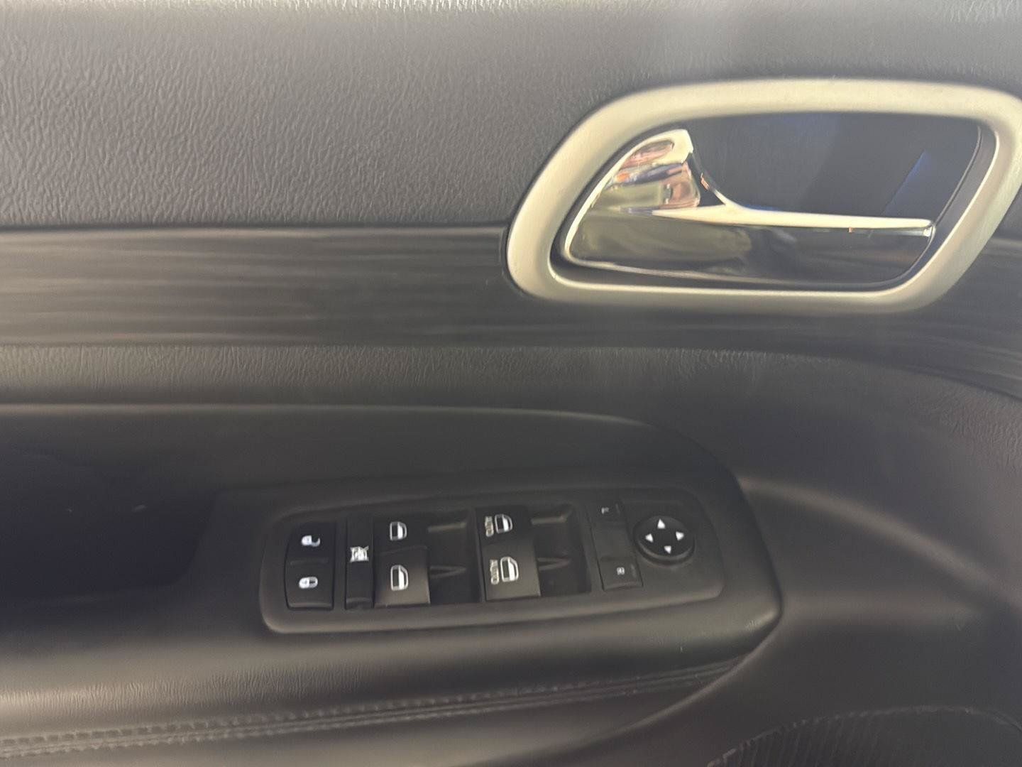 Used 2019 Jeep Grand Cherokee Laredo w/ 18" Wheel & 8.4" Radio Group AWD/4WD image 11