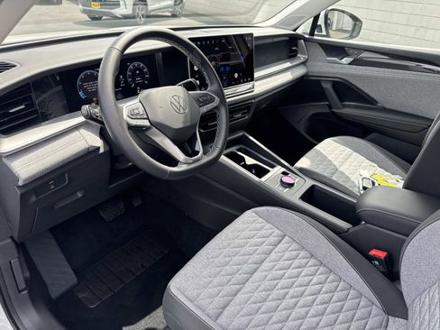 Certified 2025 Volkswagen Tiguan S FWD image 12