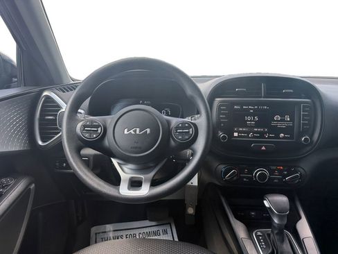 Used 2025 Kia Soul LX w/ LX Technology Package FWD image 12
