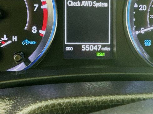 Used 2019 Toyota Highlander XLE AWD/4WD image 9