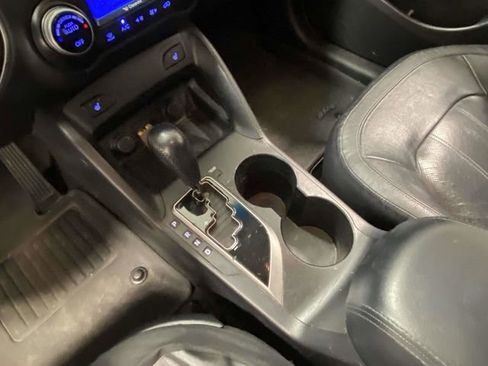 Used 2012 Hyundai Tucson Limited image 19