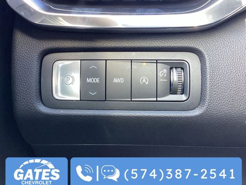 Used 2025 GMC Acadia Elevation image 30