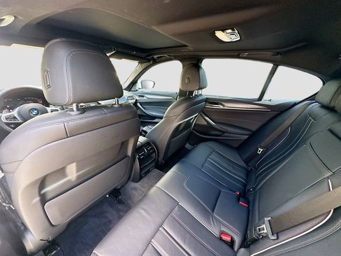 Used 2021 BMW 540i w/ Executive Package image 27