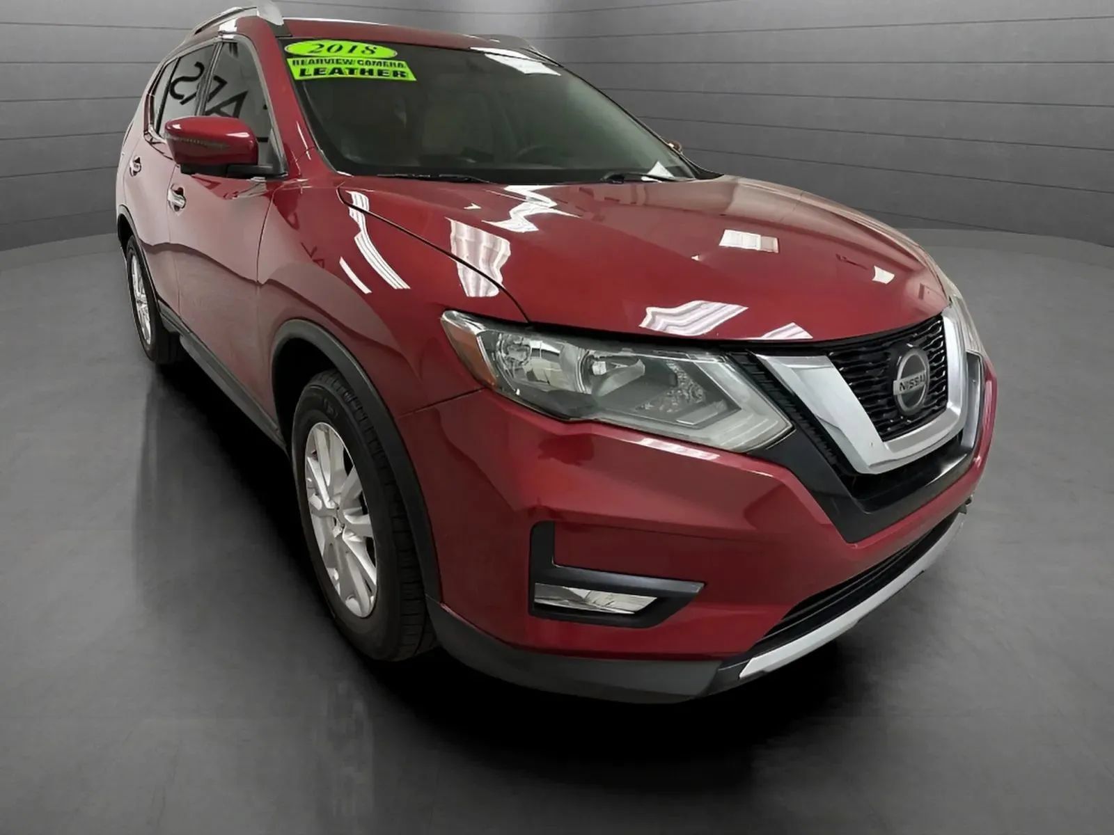 Used 2018 Nissan Rogue SV w/ Premium Package FWD image 3