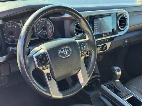 Used 2017 Toyota Tacoma Limited image 17