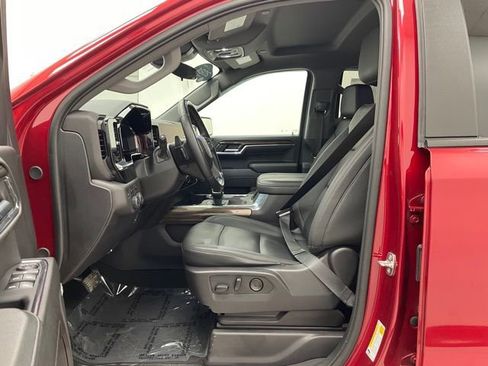 Used 2024 Chevrolet Silverado 1500 LT Trail Boss w/ Convenience Package II image 9