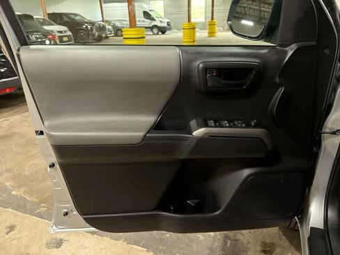 Certified 2023 Toyota Tacoma SR5 AWD/4WD image 31