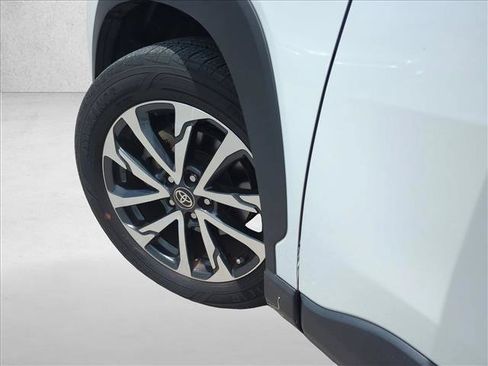 Used 2023 Toyota Corolla Cross XLE w/ Convenience Package FWD image 7
