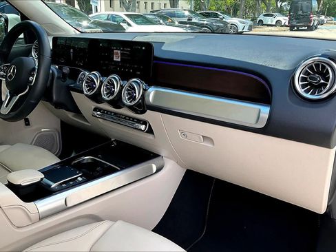 Used 2023 Mercedes-Benz GLB 250 image 19