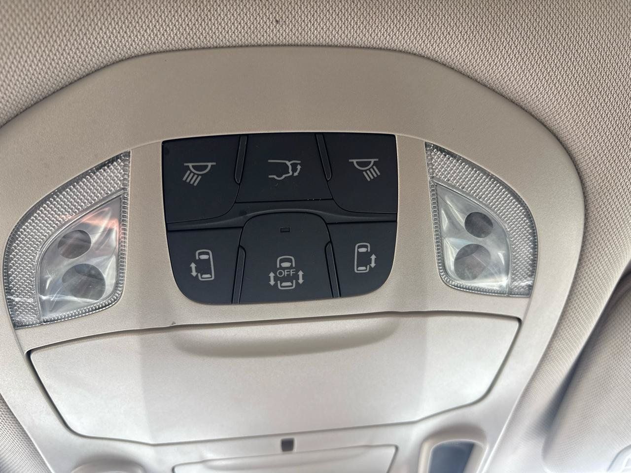 Used 2023 Chrysler Pacifica Limited FWD image 32