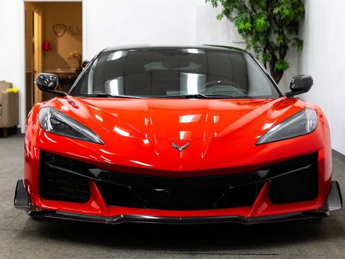 Used 2023 Chevrolet Corvette Z06 w/ Z07 Performance Package image 10