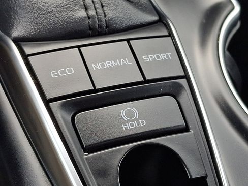 Used 2019 Toyota Camry XLE w/ Navigation Package image 24