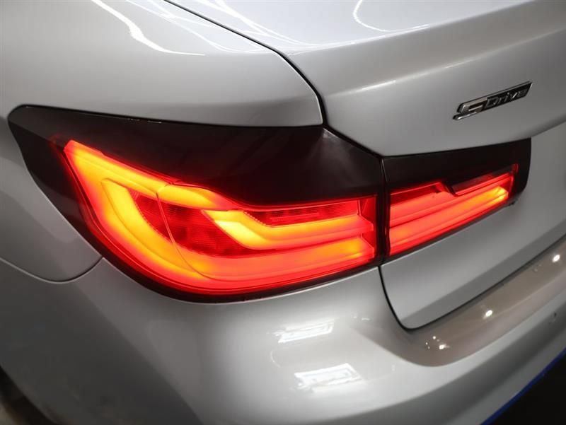 Used 2018 BMW 530e xDrive w/ Premium Package 2 AWD/4WD image 31