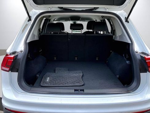 Used 2023 Volkswagen Tiguan SE AWD/4WD image 24