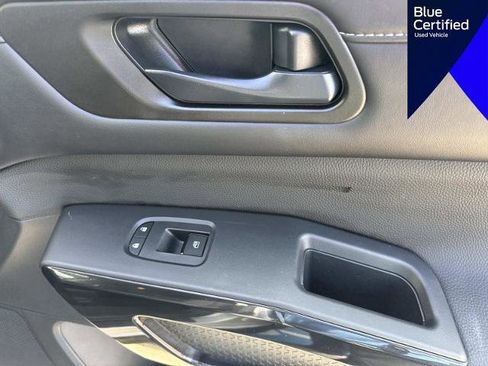 Used 2025 Nissan Pathfinder SV AWD/4WD image 19