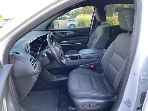 Used 2024 Chevrolet Traverse LT FWD image 34