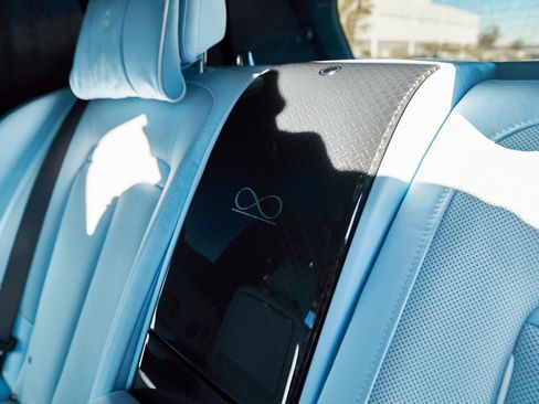 Used 2022 Rolls-Royce Cullinan Black Badge w/ Dark Exterior Package image 47