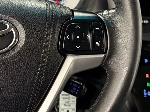 Used 2017 Toyota Sienna SE FWD image 18