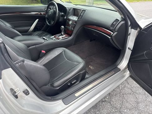Used 2010 INFINITI G37 Convertible w/ Premium Pkg RWD image 16