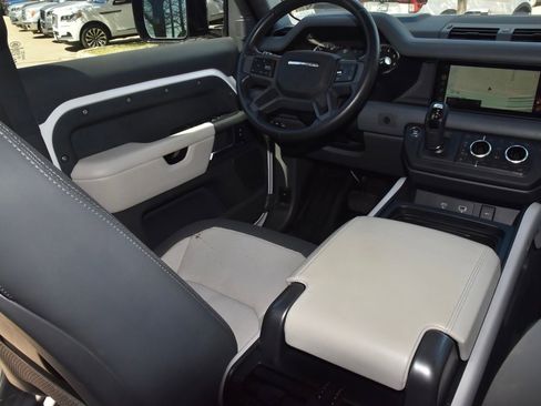Used 2023 Land Rover Defender 110 X-Dynamic SE image 15