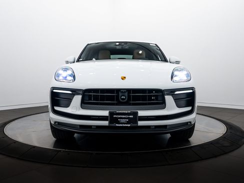 Certified 2026 Porsche Macan AWD/4WD image 10