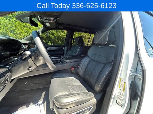 Used 2025 Jeep Grand Wagoneer L Series III w/ Rear Seat Video Group 1 AWD/4WD image 25