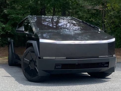 Used 2024 Tesla Cybertruck AWD Crew Cab image 9