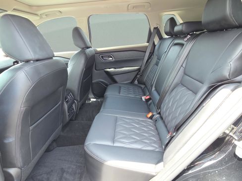 Used 2021 Nissan Rogue Platinum FWD image 12
