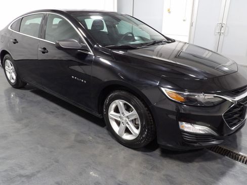 Used 2019 Chevrolet Malibu LS image 2