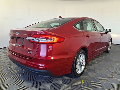 Used 2020 Ford Fusion SE image 10