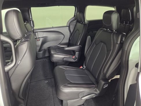 New 2026 Chrysler Pacifica Select FWD image 19