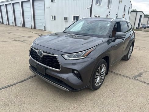 Used 2021 Toyota Highlander Platinum AWD/4WD image 5