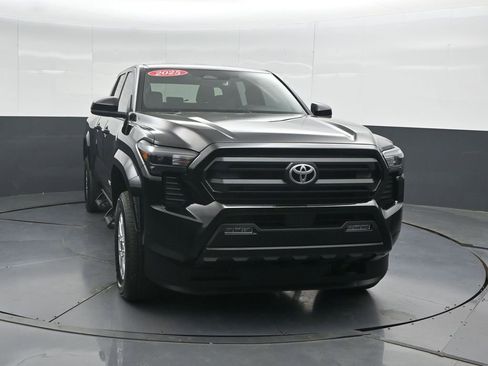 Used 2025 Toyota Tacoma SR5 AWD/4WD image 5
