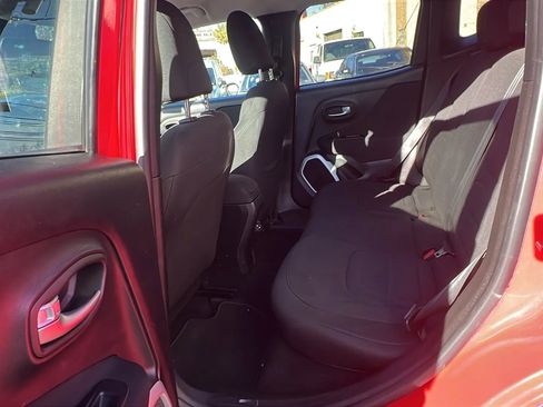 Used 2018 Jeep Renegade Latitude image 28