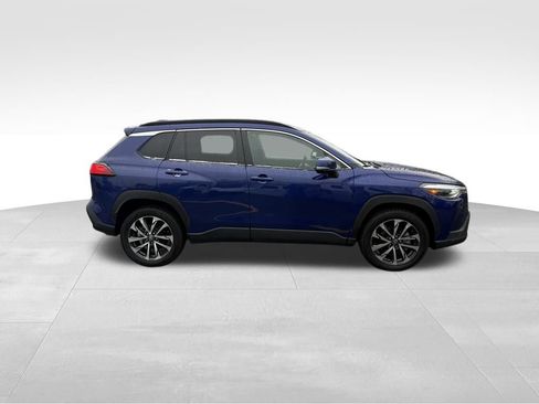 Used 2024 Toyota Corolla Cross XLE image 9