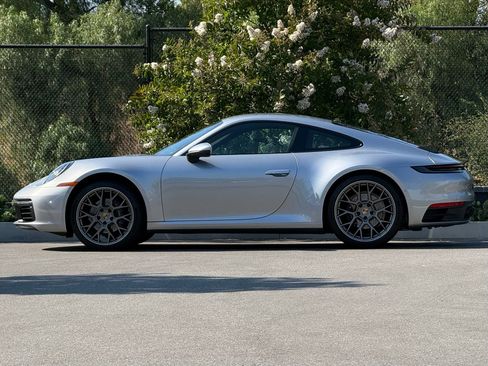 Used 2024 Porsche 911 Carrera RWD image 2