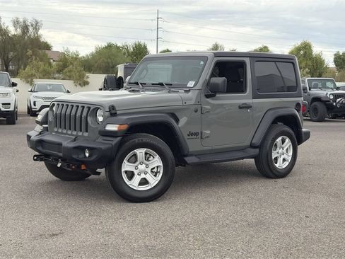 Used 2023 Jeep Wrangler Sport AWD/4WD image 3