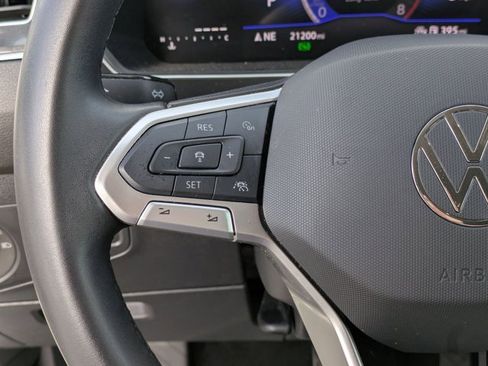 Used 2024 Volkswagen Tiguan SE image 13