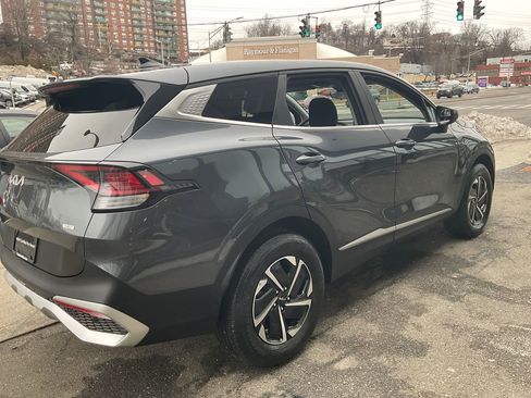 Certified 2023 Kia Sportage LX image 3